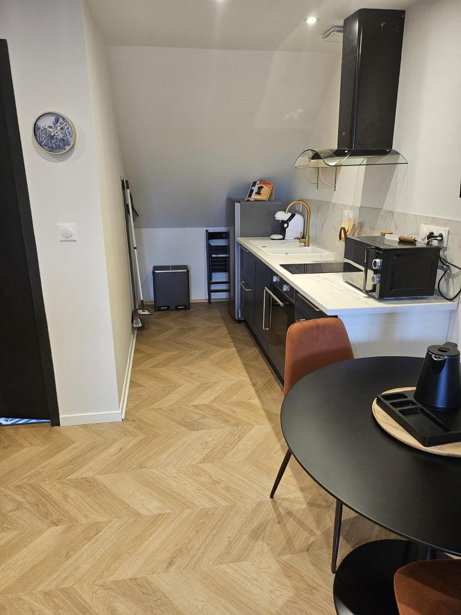 Le Parisien Prive En Duplex Avec Acces Jacuzzi A 10min Des Plages Apartment Lanhouarneau