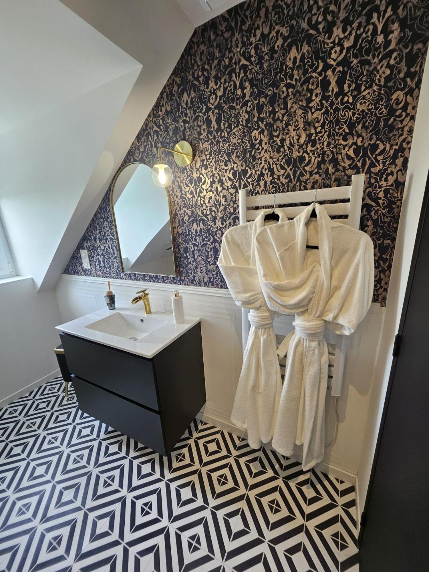 Apartment Le Parisien Prive En Duplex Avec Acces Jacuzzi A 10min Des Plages