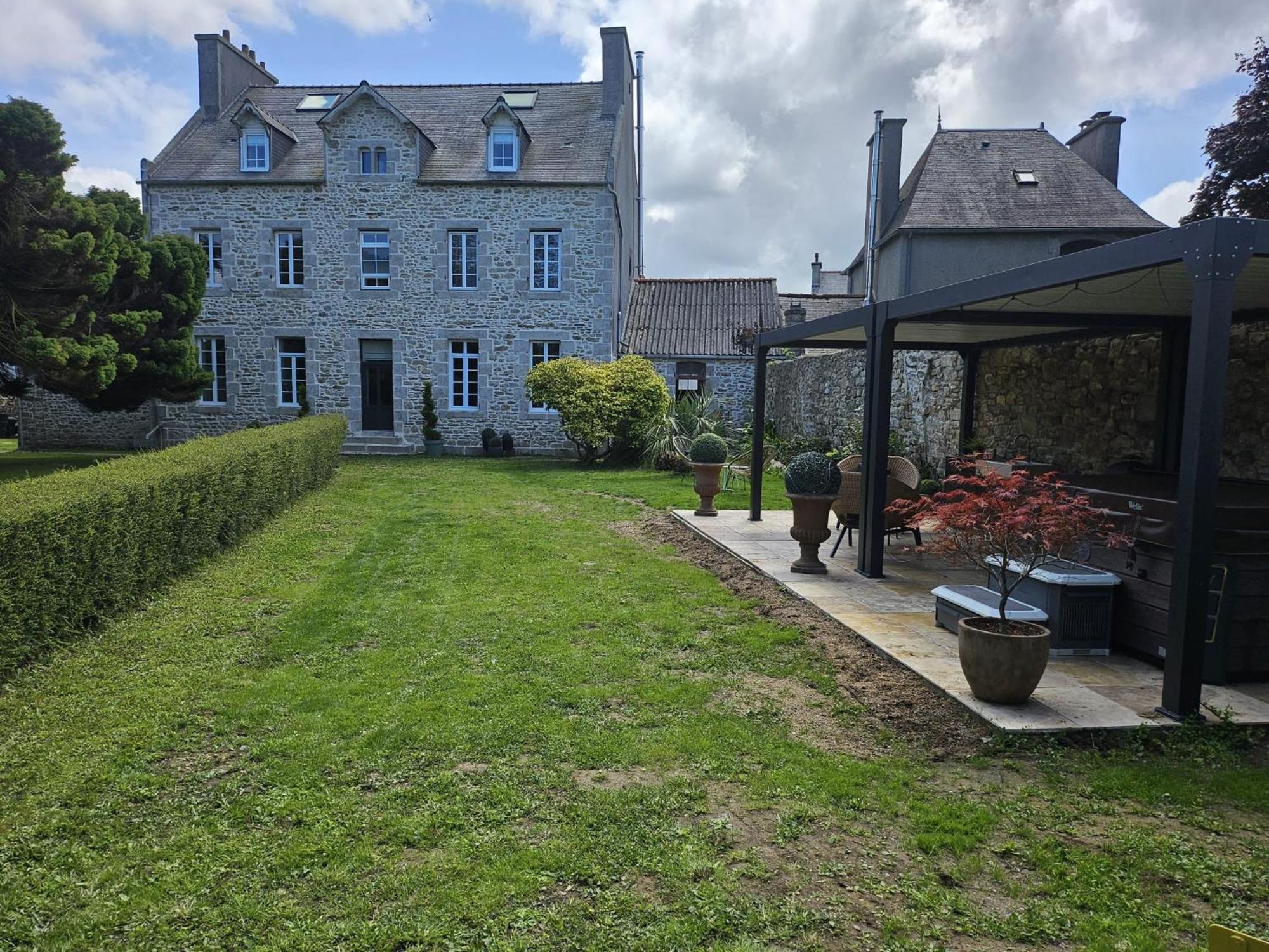 Le Parisien Prive En Duplex Avec Acces Jacuzzi A 10min Des Plages Lanhouarneau