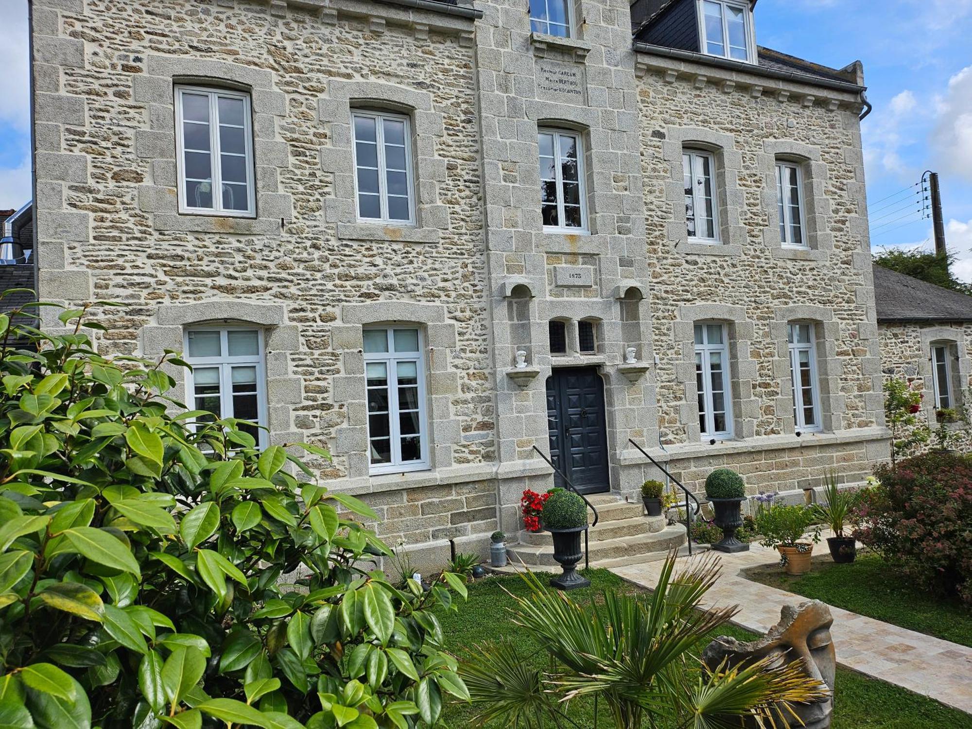 Apartment Le Parisien Prive En Duplex Avec Acces Jacuzzi A 10min Des Plages *