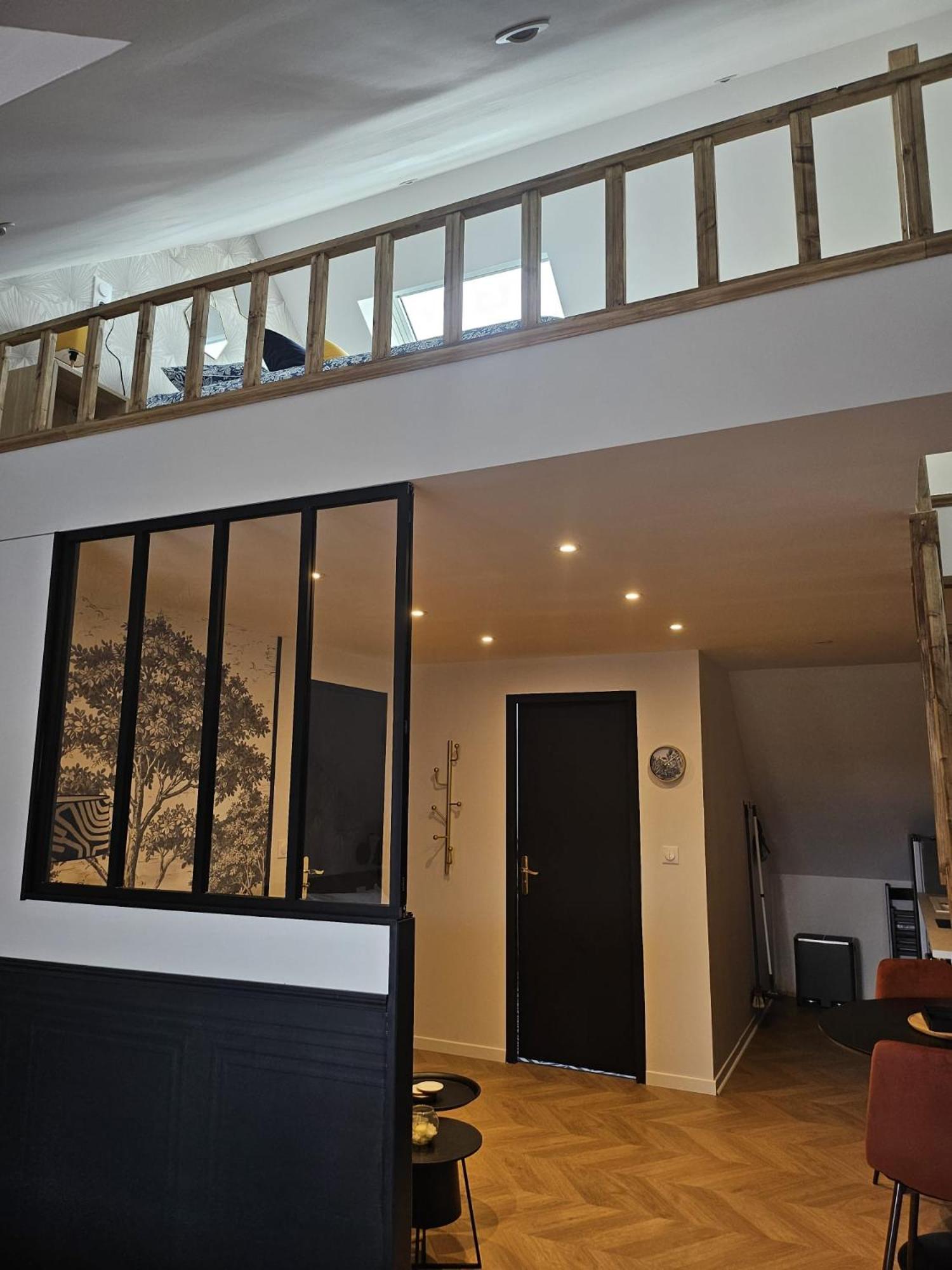 Le Parisien Prive En Duplex Avec Acces Jacuzzi A 10min Des Plages Apartment