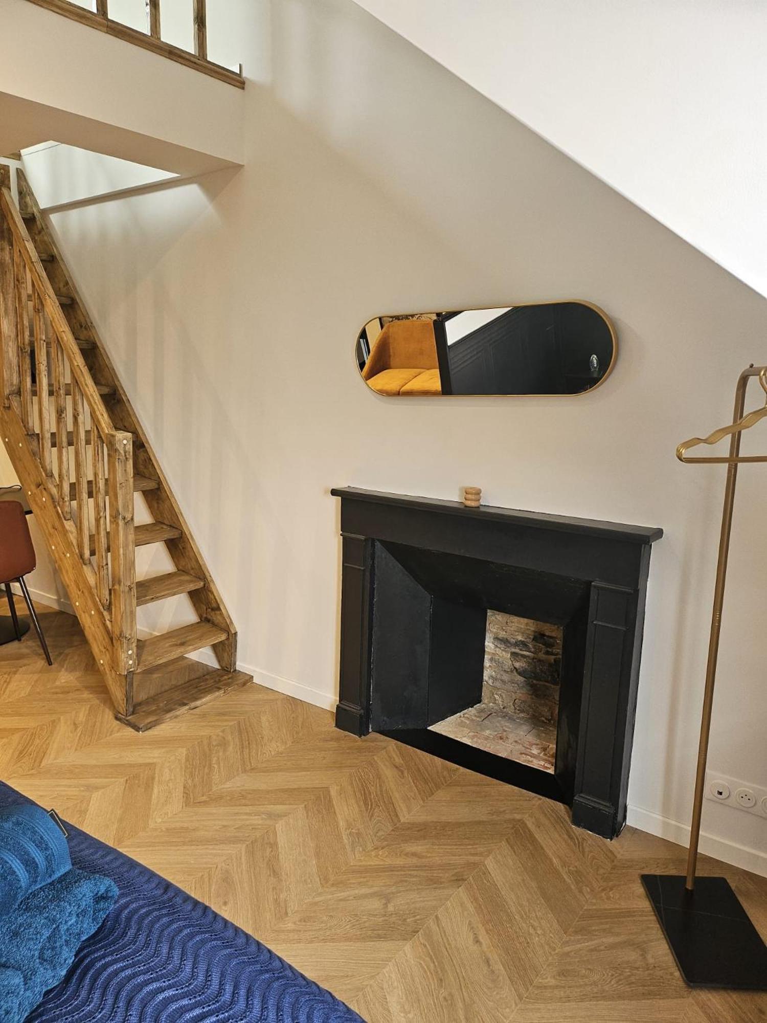 Le Parisien Prive En Duplex Avec Acces Jacuzzi A 10min Des Plages Apartment