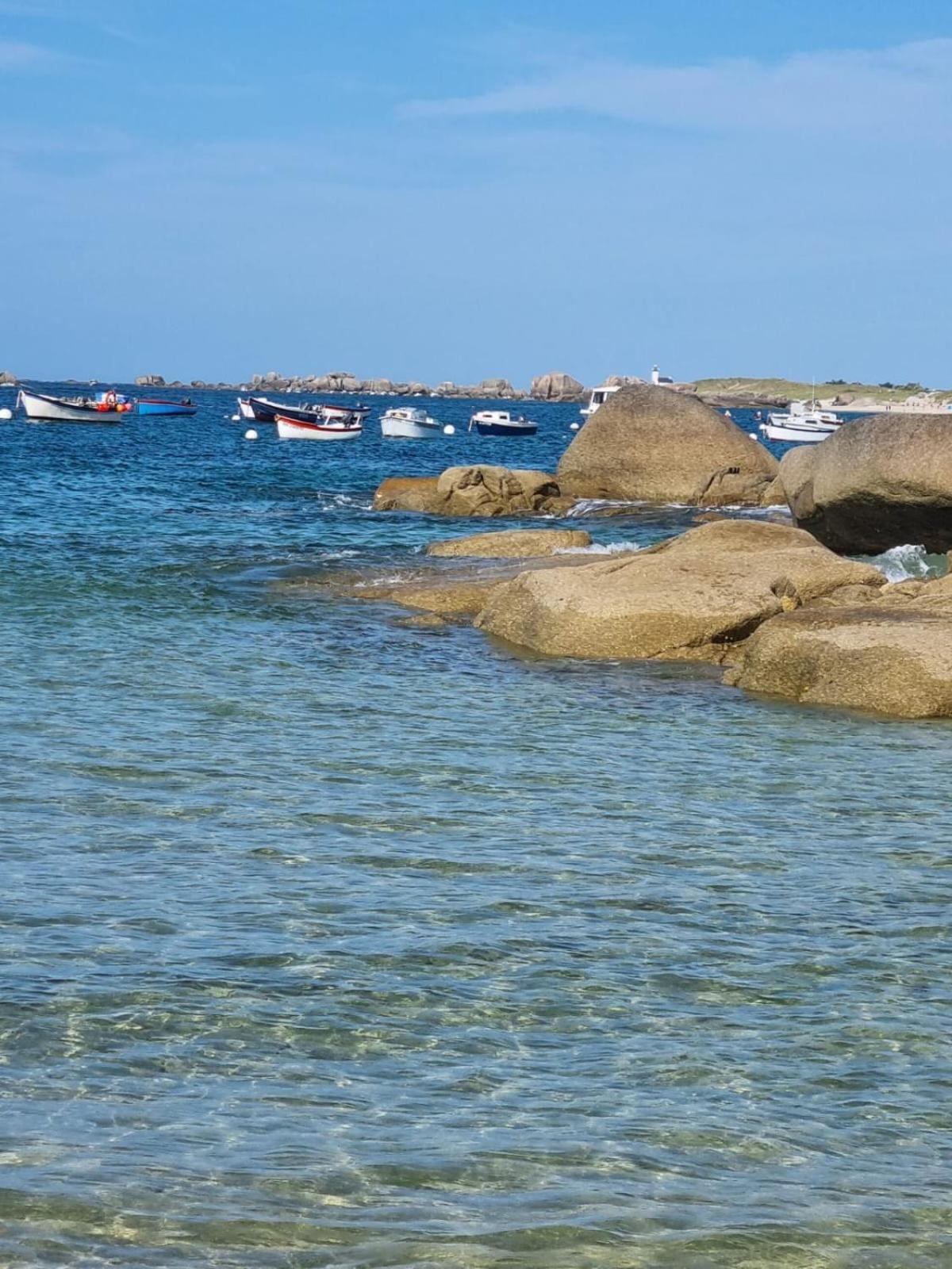 Le Parisien Prive En Duplex Avec Acces Jacuzzi A 10min Des Plages Apartment Lanhouarneau