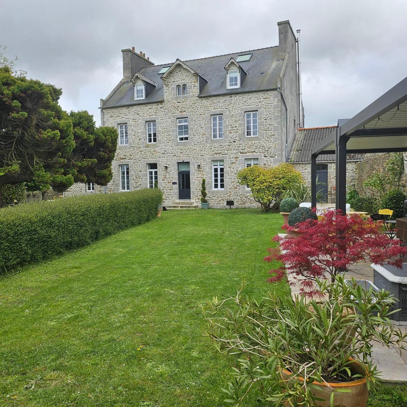 Le Parisien Prive En Duplex Avec Acces Jacuzzi A 10min Des Plages Apartment *